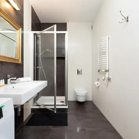 Lejlighed Cracow Pilotow Cosy With Free Parking By Renters *